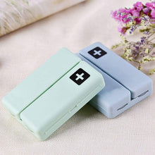 Magnetic Pill Organizer, 7 Compartments Portable Pill Case (1 Pc)